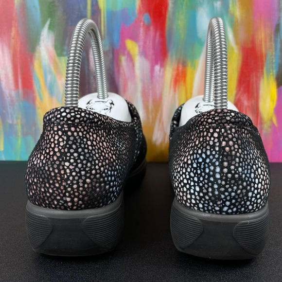 Grey’s Anatomy Softwalk Meredith Clogs - Picture 5 of 8